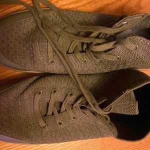 Suavs olive high tops